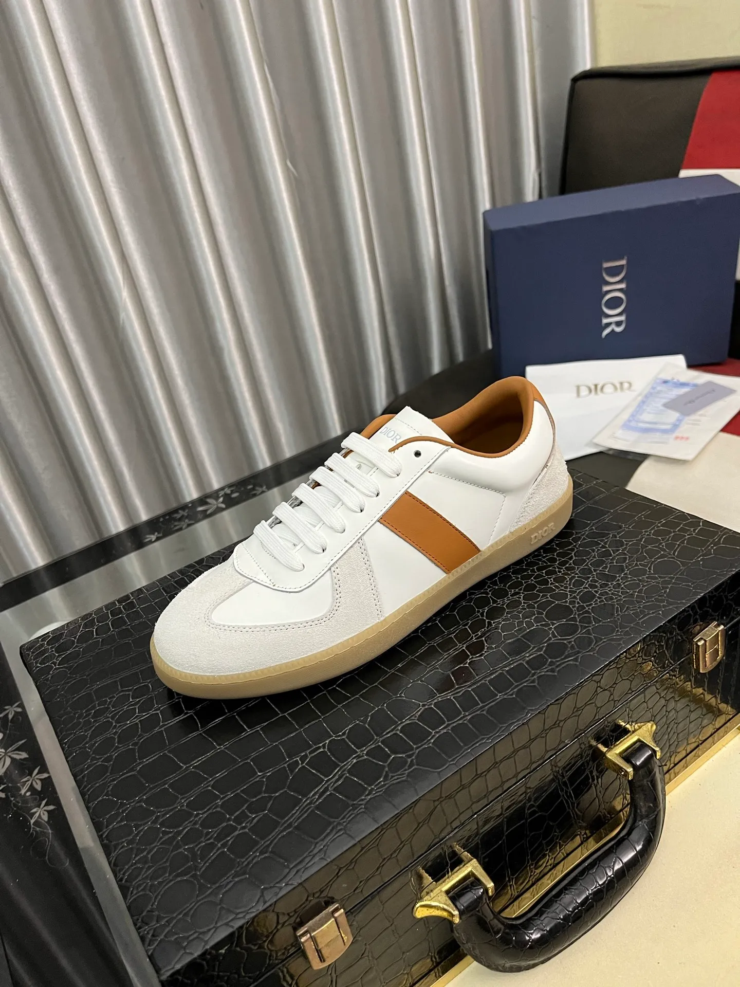 Men's shoes 💰400⌚️⌚️[Dior] Dior's new casual men's shoes are launched in Hong Kong counters. Official website 1:1 production. Original Italian materials. Designed by European and American masters. Perfect shape to create counter quality. Solid color rubber wear-resistant outsole and classic dazzling head! Super versatile and very comfortable. High-end without losing taste, fashionable and novel! ! Absolute focus! Code number: 38-444️⃣Colors available